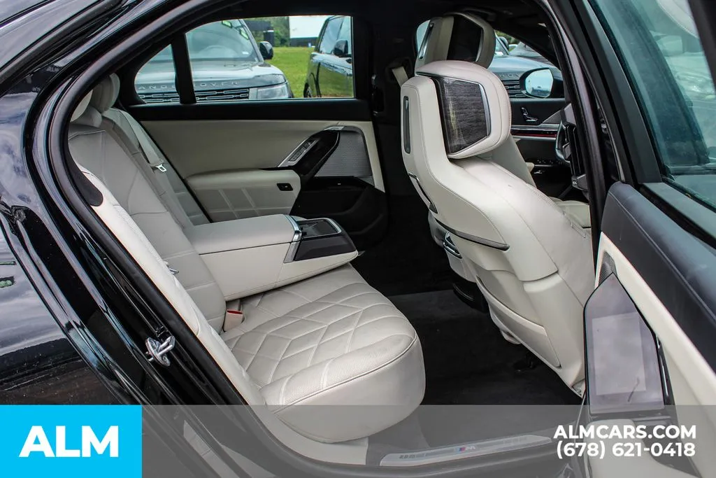 BMW 7 Series photo 16