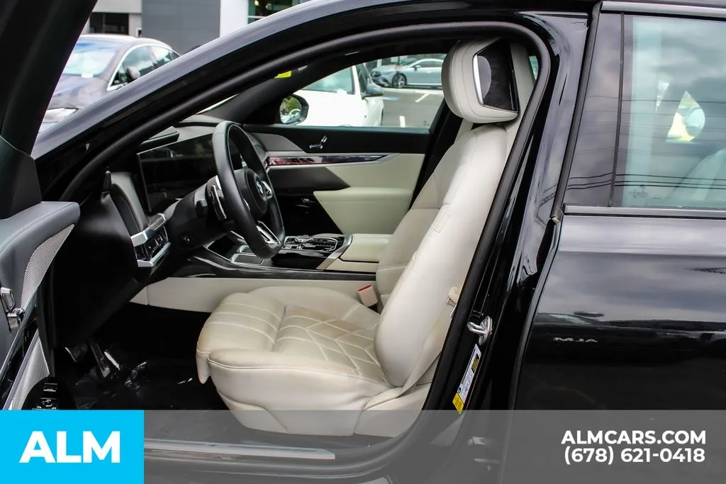 BMW 7 Series photo 14