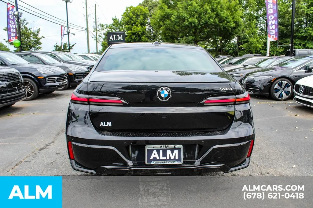 BMW 7 Series photo 8