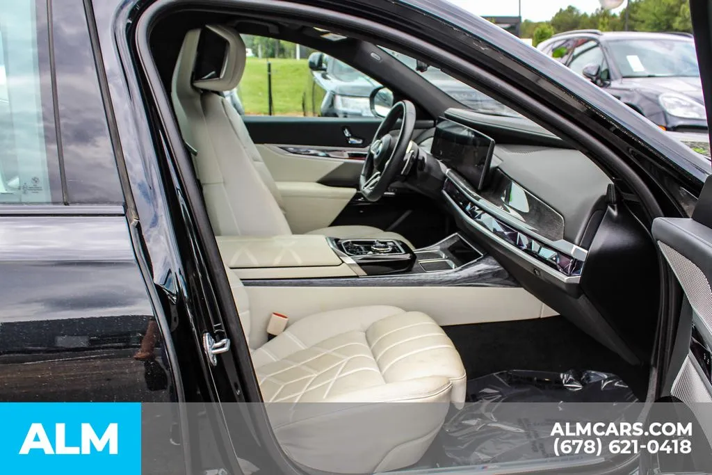 BMW 7 Series photo 17