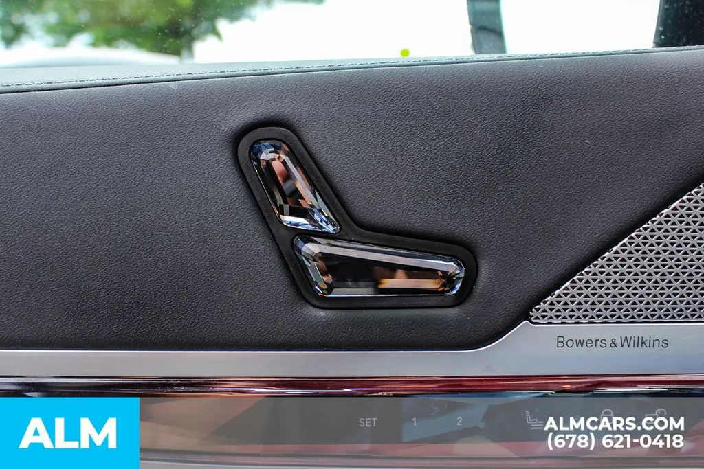 BMW 7 Series photo 32