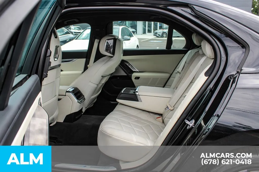 BMW 7 Series photo 15