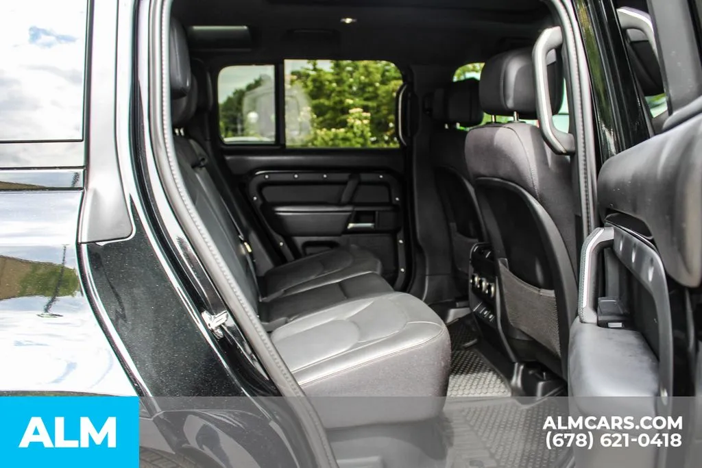 Land Rover Defender 110 photo 18
