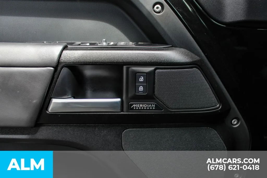Land Rover Defender 110 photo 37