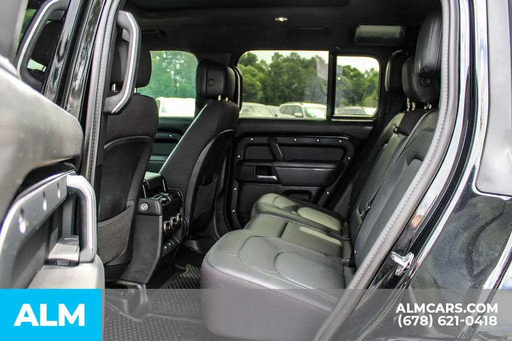 Land Rover Defender 110 photo 17