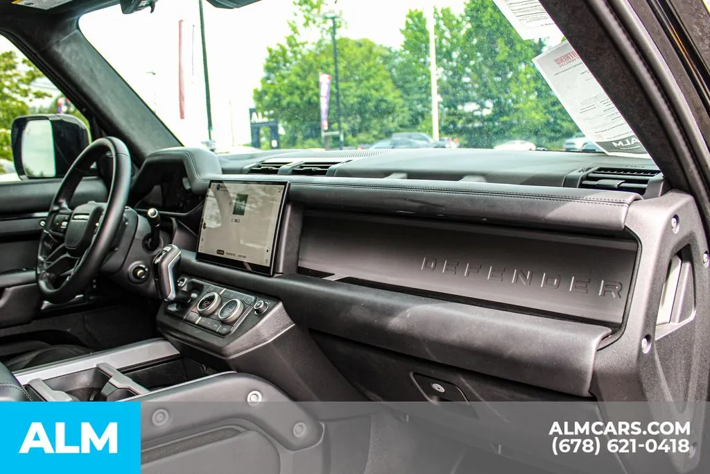Land Rover Defender 110 photo 22