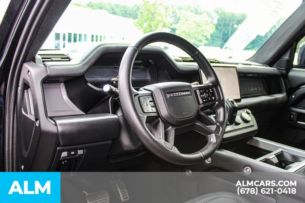 Land Rover Defender 110 photo 21