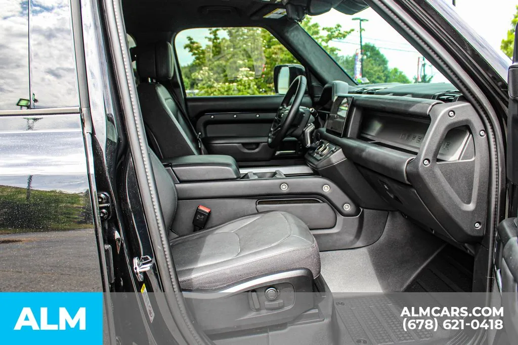 Land Rover Defender 110 photo 20