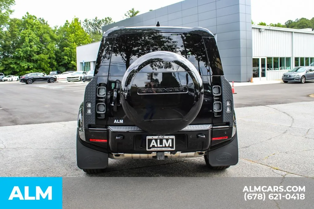 Land Rover Defender 110 photo 10