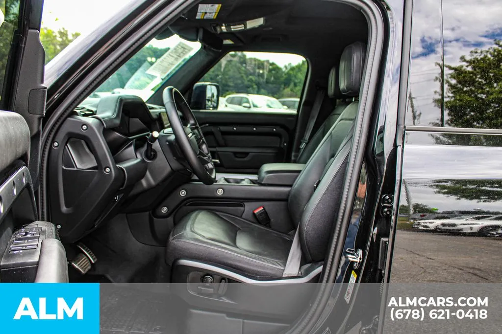 Land Rover Defender 110 photo 16