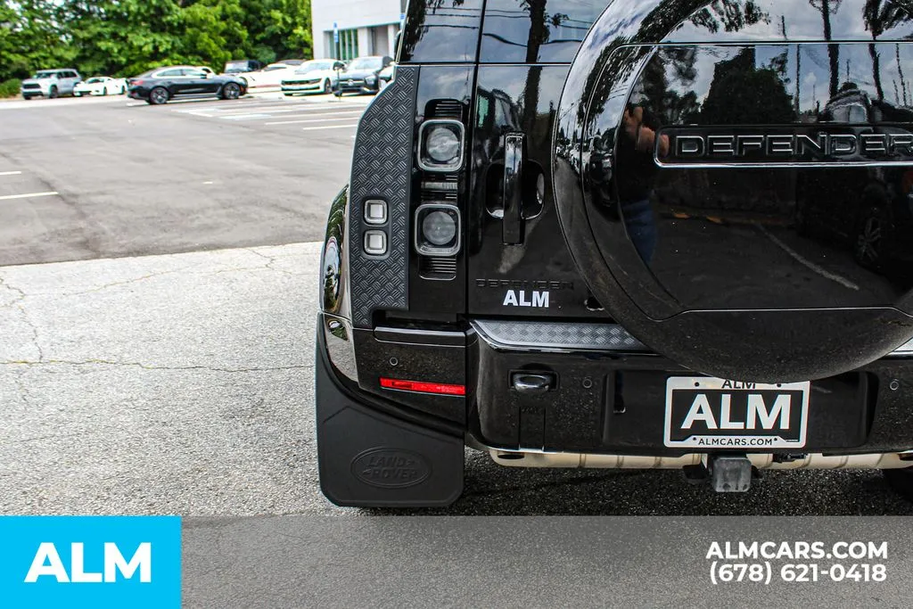 Land Rover Defender 110 photo 12