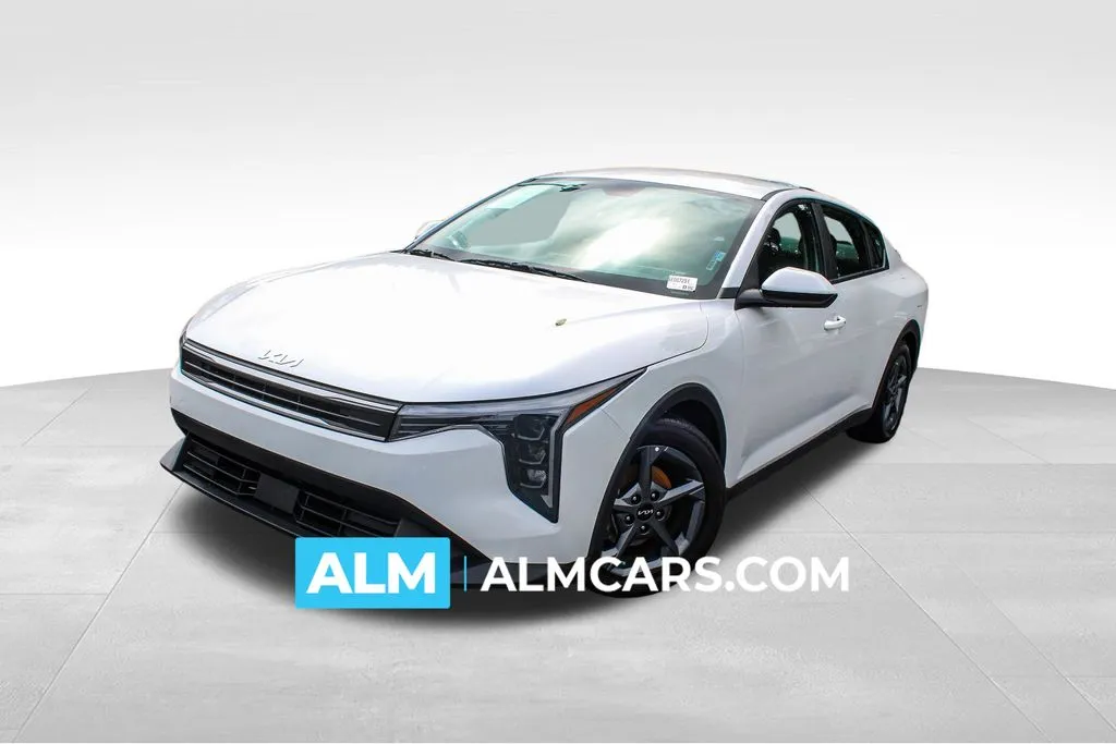2025 Kia K4 LXS AT's photo