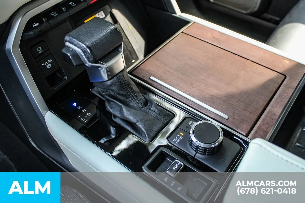 Toyota Sequoia photo 36