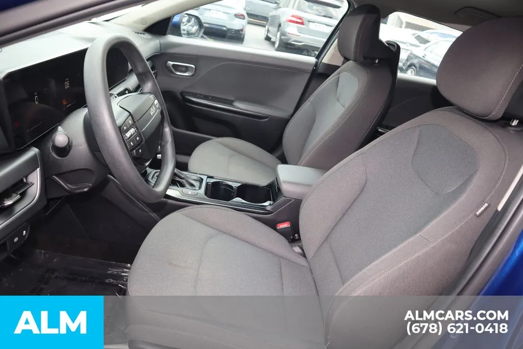 2025 Kia K4 LXS - Photo 10