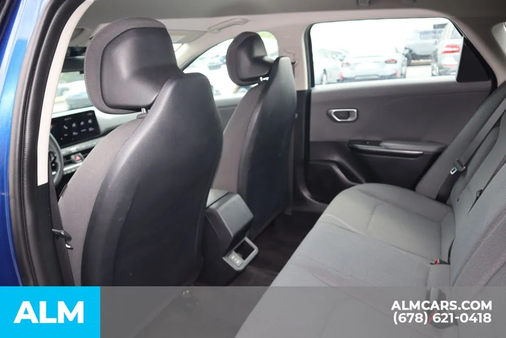 2025 Kia K4 LXS - Photo 17