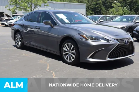 More photos of 2020 Lexus ES 300h at ALM Gwinnett, GA