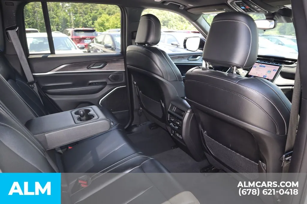 Jeep Grand Cherokee photo 24