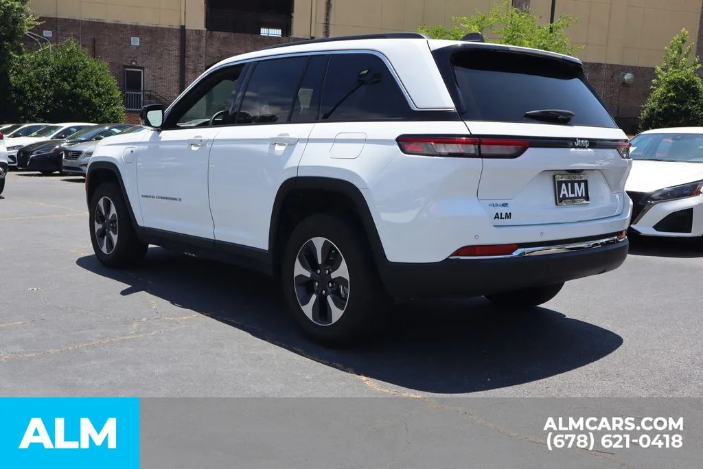 Jeep Grand Cherokee photo 8