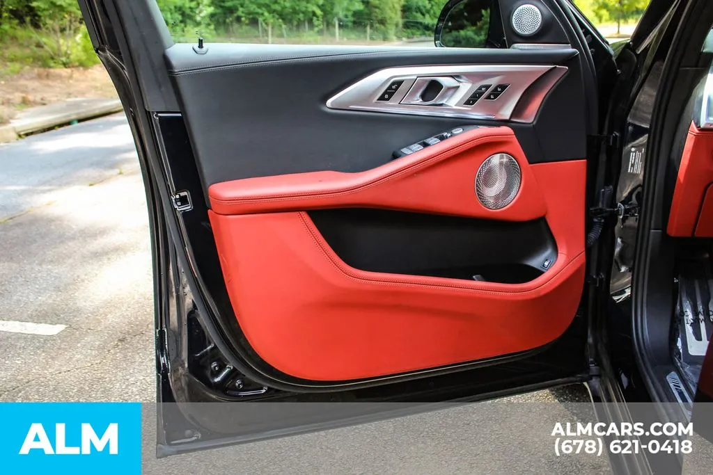 BMW XM photo 37