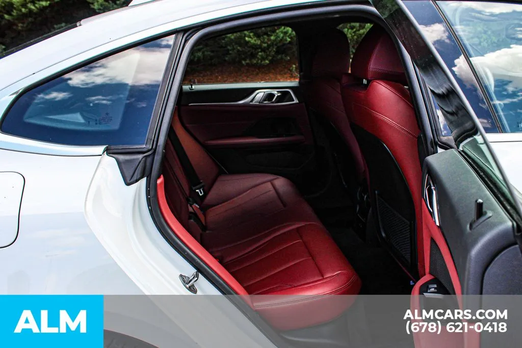 BMW i4 photo 17