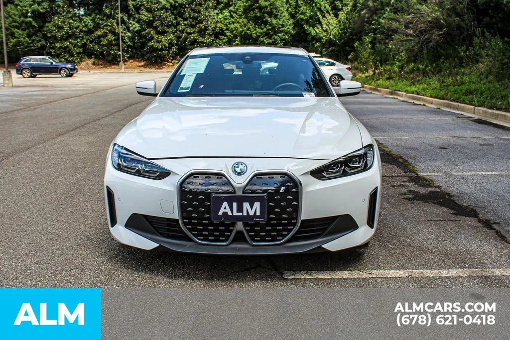 BMW i4 photo 9