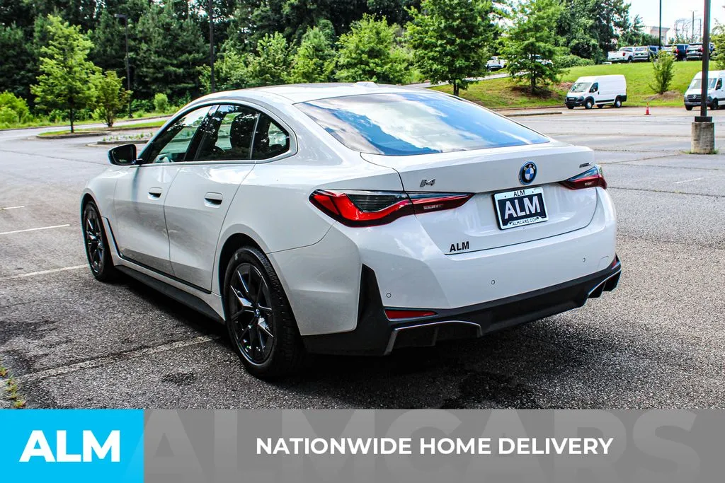 BMW i4 photo 4