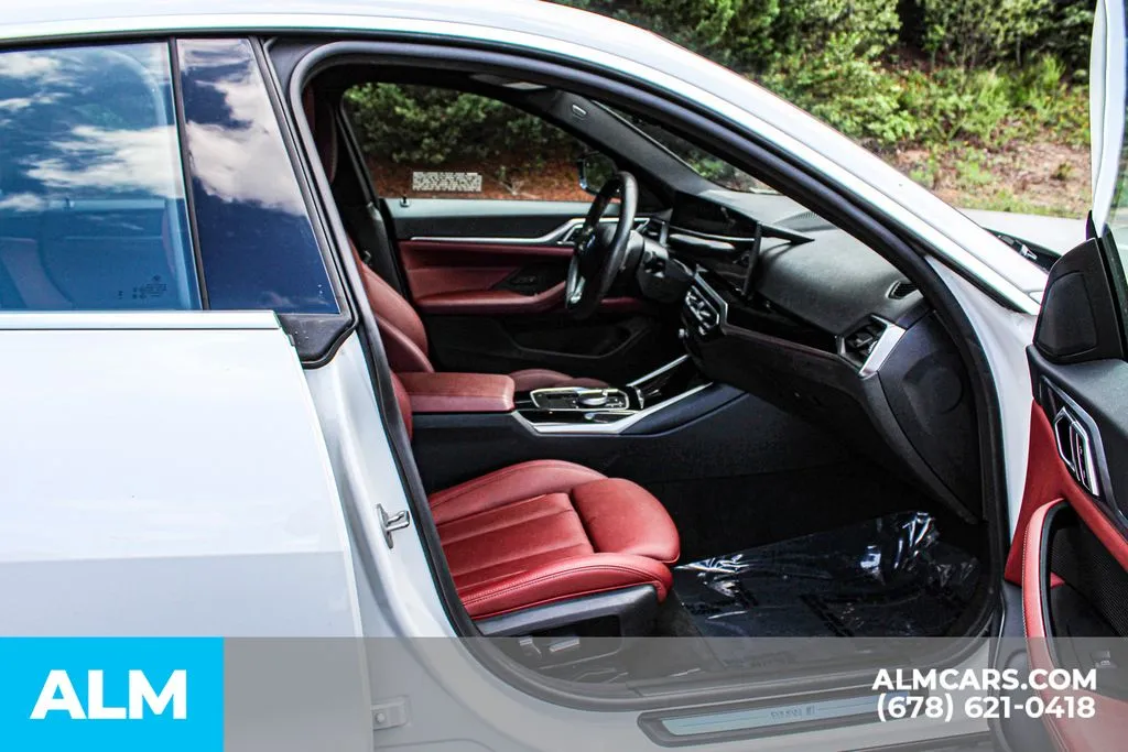 BMW i4 photo 18