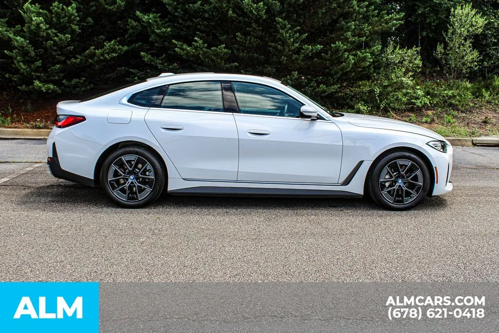 BMW i4 photo 8