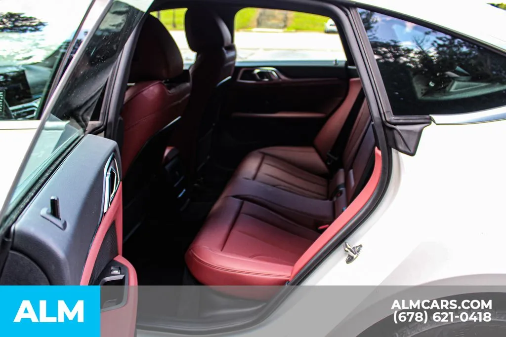 BMW i4 photo 16