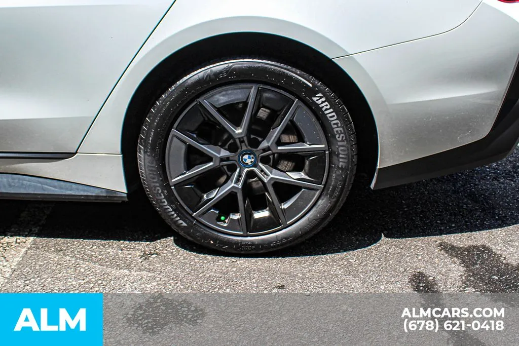 BMW i4 photo 14