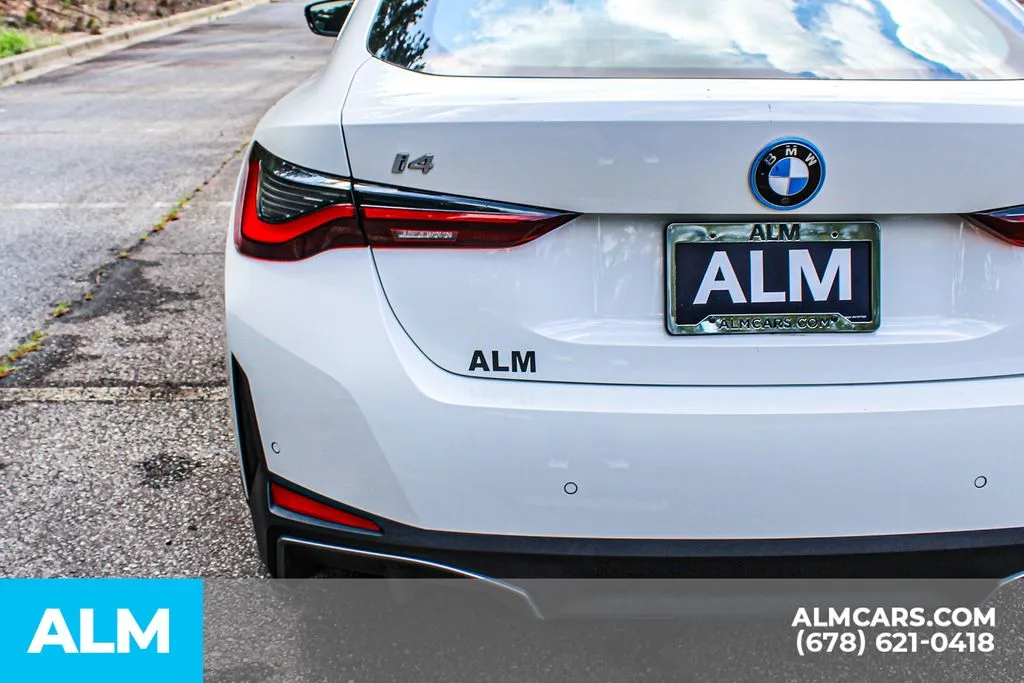 BMW i4 photo 11