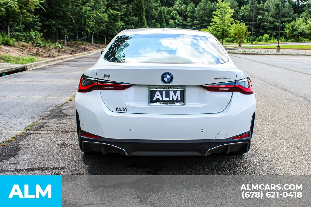 BMW i4 photo 10