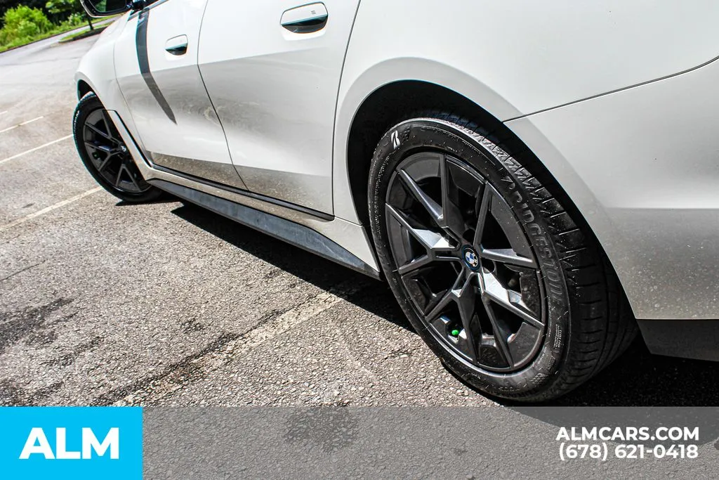 BMW i4 photo 12