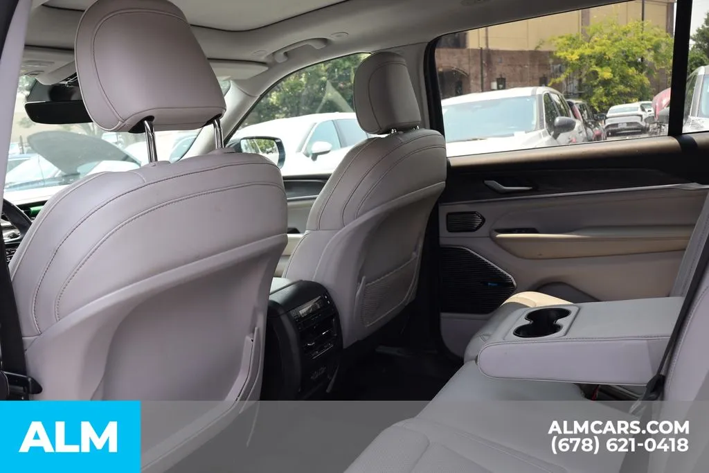 Jeep Grand Cherokee L photo 17