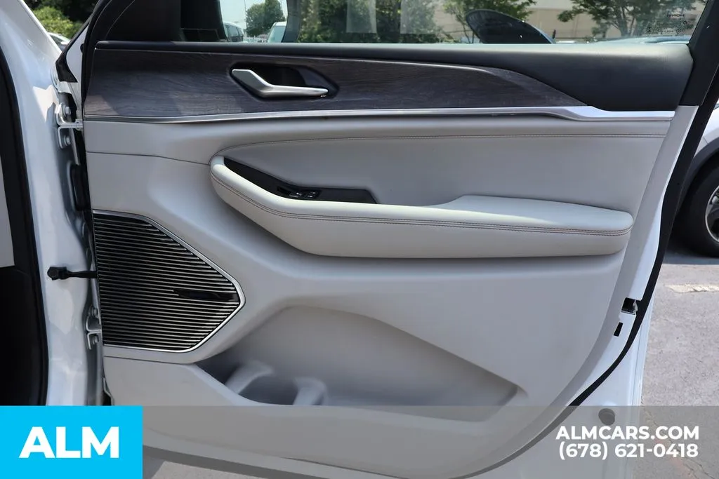 Jeep Grand Cherokee L photo 31
