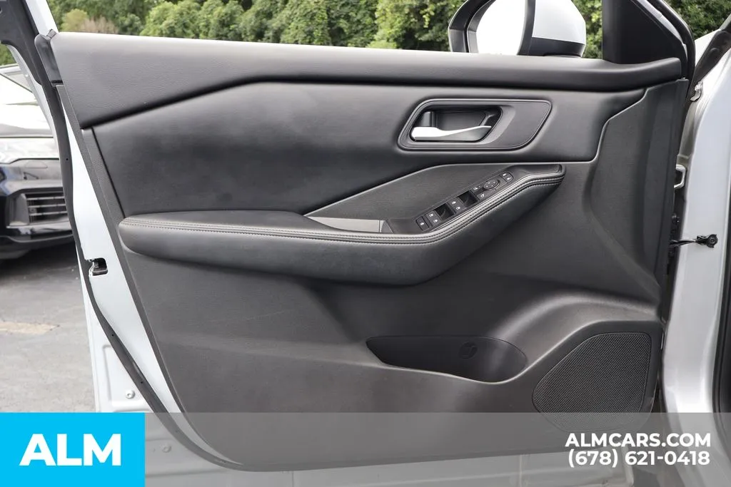 Nissan Rogue photo 14