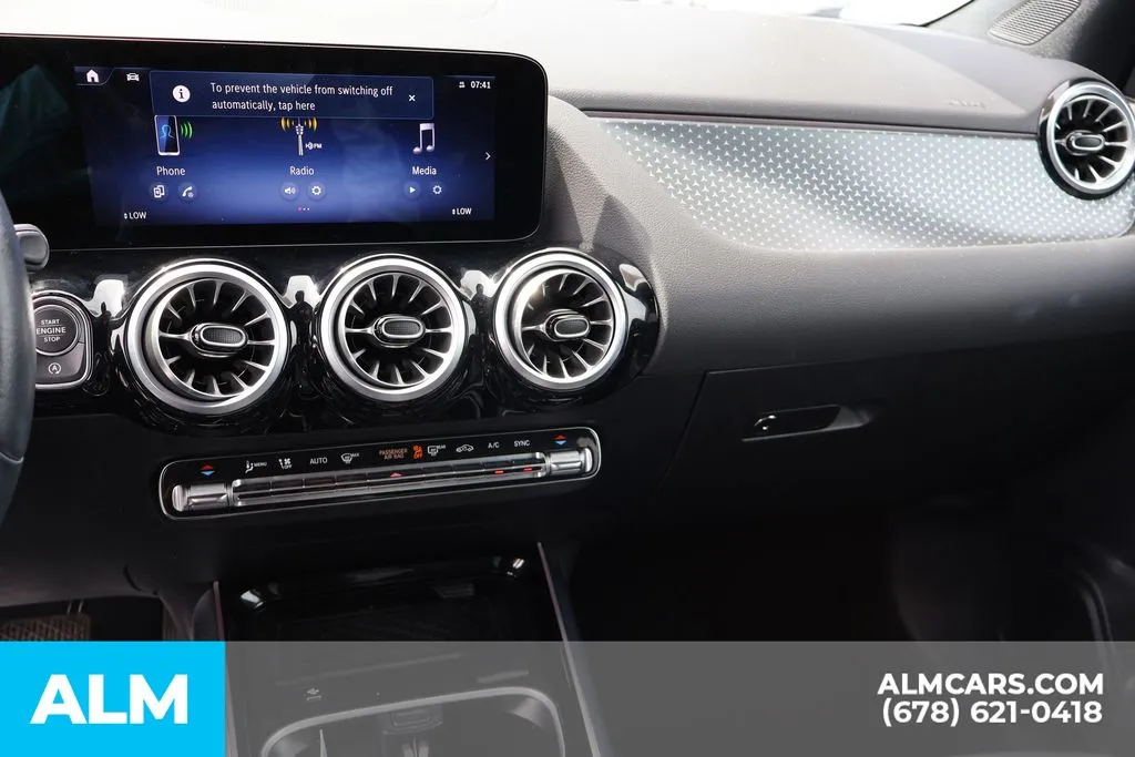 Mercedes-Benz GLA photo 37