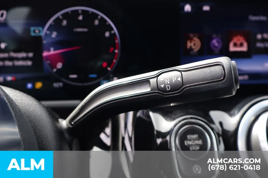 Mercedes-Benz GLA photo 31