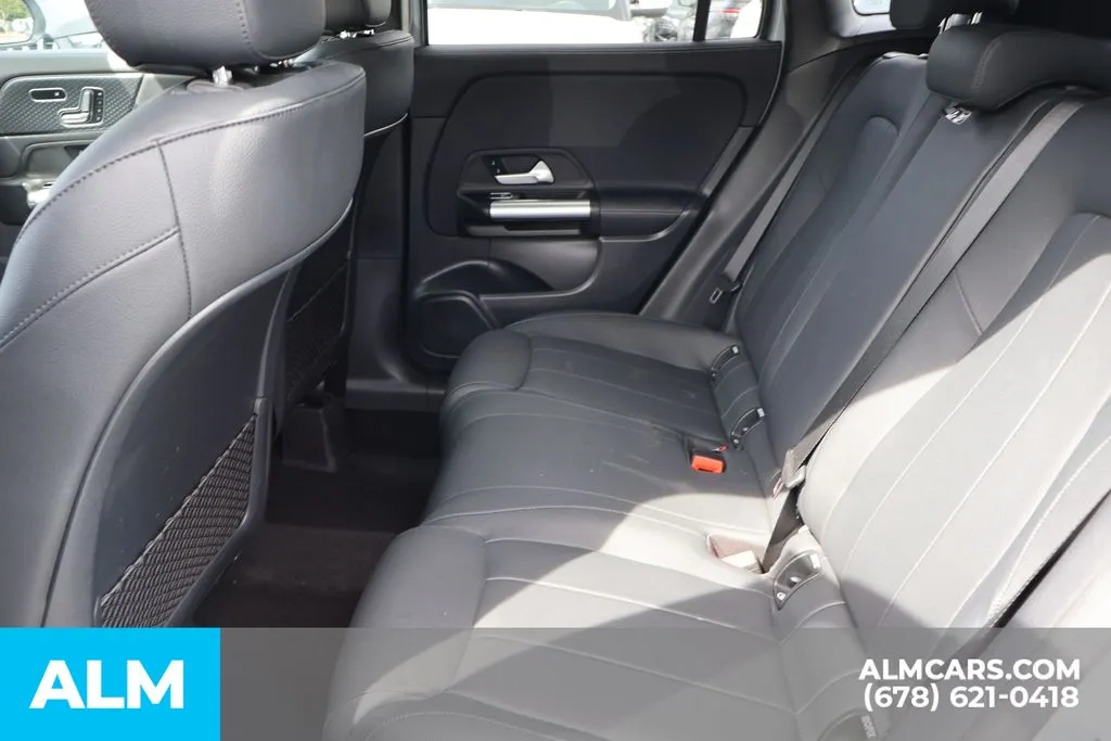 Mercedes-Benz GLA photo 18