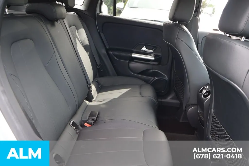 Mercedes-Benz GLA photo 23
