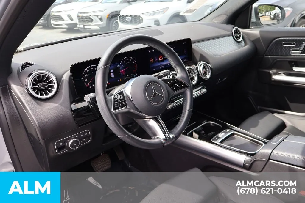Mercedes-Benz GLA photo 9
