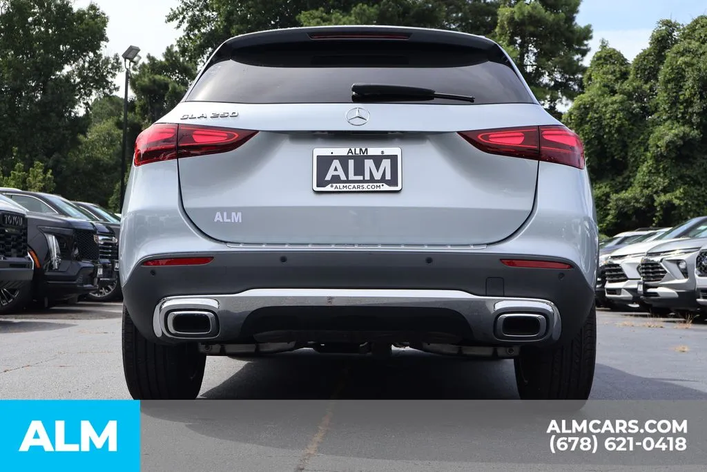 Mercedes-Benz GLA photo 6