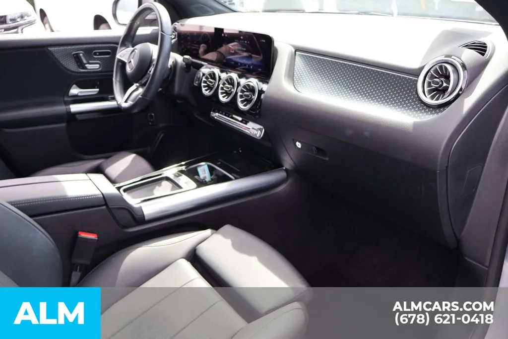 Mercedes-Benz GLA photo 28