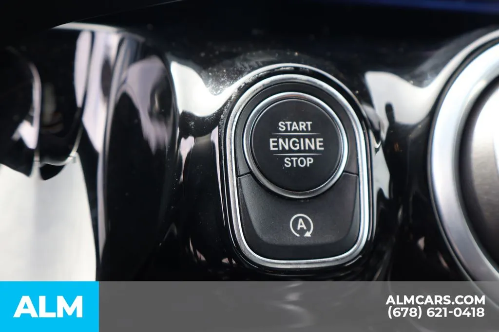 Mercedes-Benz GLA photo 32