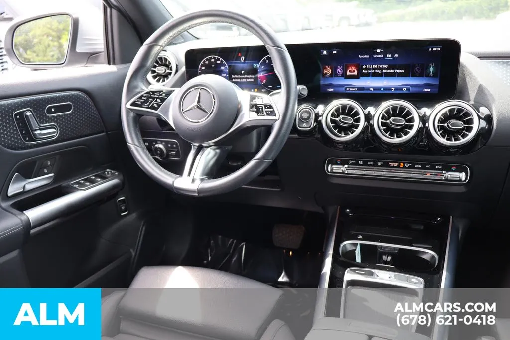 Mercedes-Benz GLA photo 26