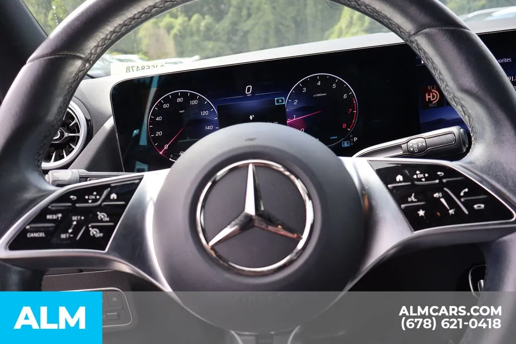 Mercedes-Benz GLA photo 30