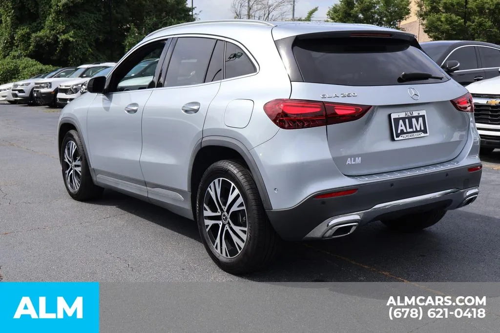 Mercedes-Benz GLA photo 8
