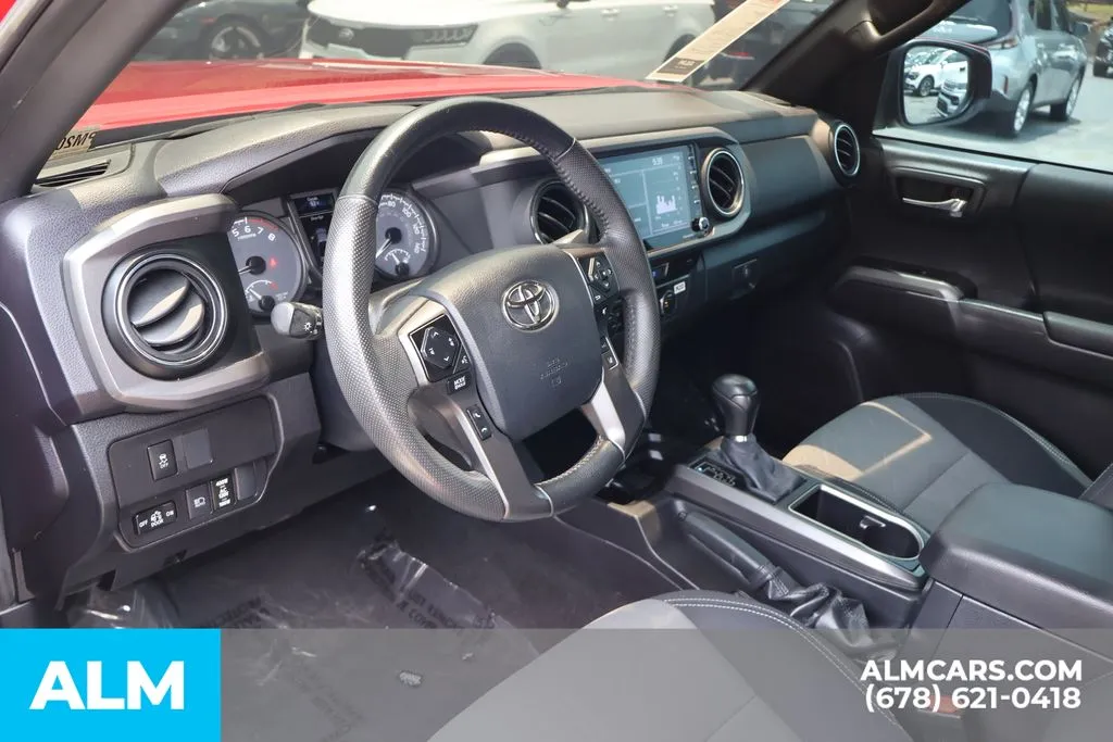Toyota Tacoma photo 9