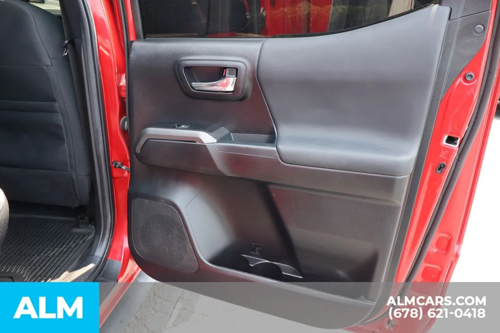 Toyota Tacoma photo 23