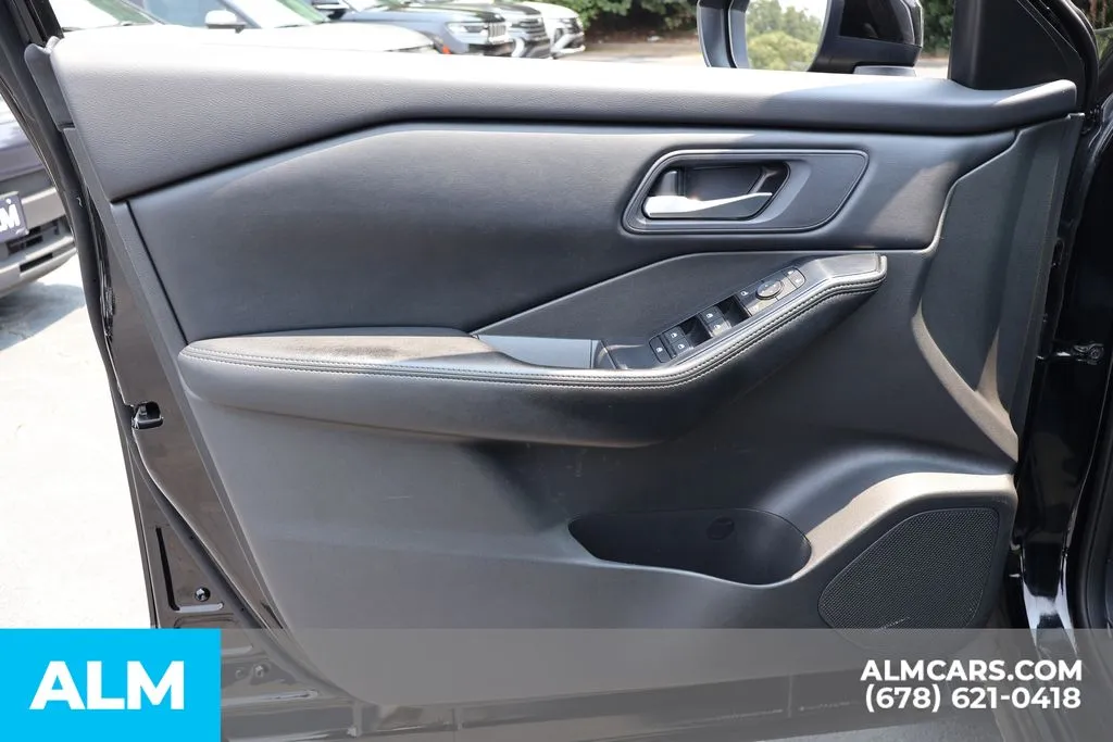 Nissan Rogue photo 14